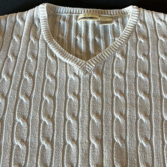Short Sleeve White Cable Sweater - Picture 2 of 4